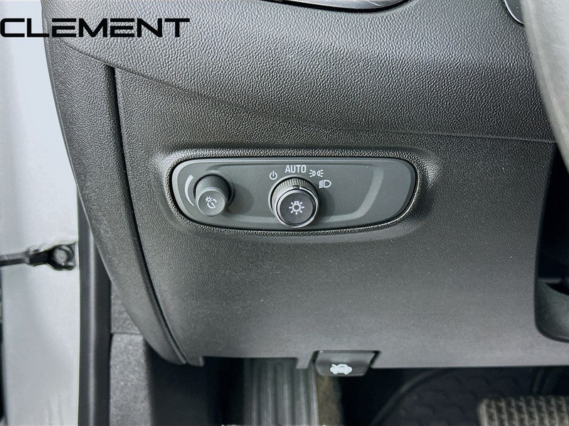 Chevrolet Equinox Vehicle Full-screen Gallery Image 13