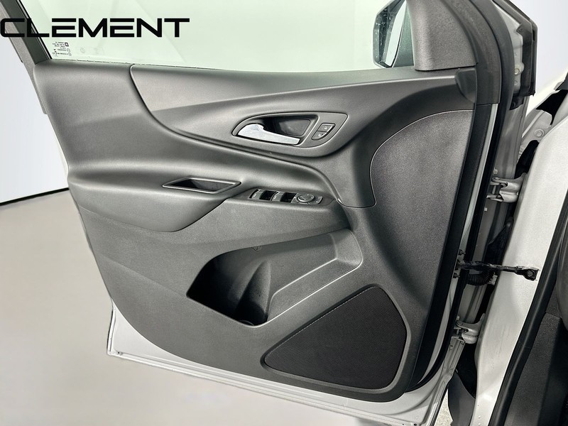 Chevrolet Equinox Vehicle Full-screen Gallery Image 25