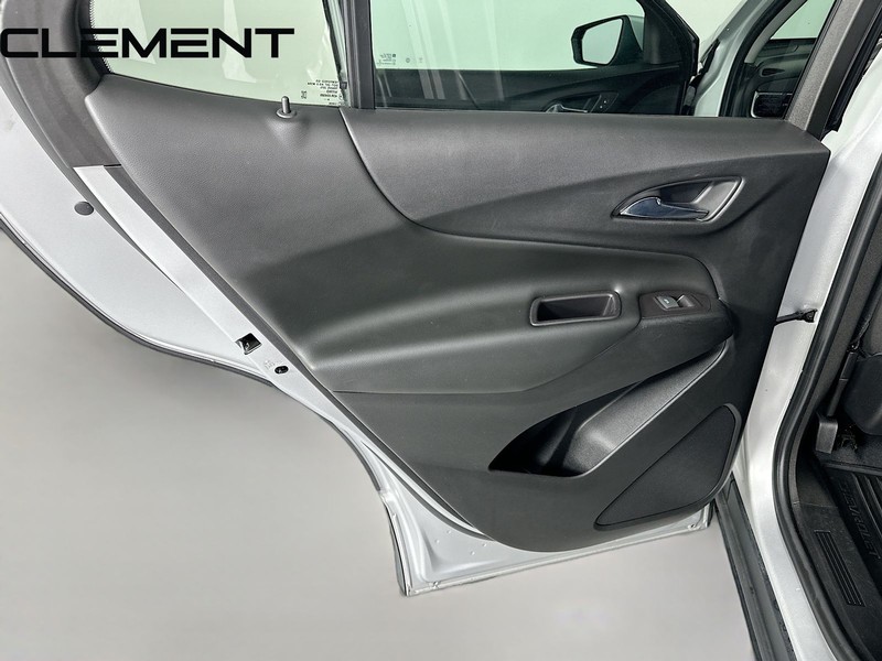 Chevrolet Equinox Vehicle Full-screen Gallery Image 29