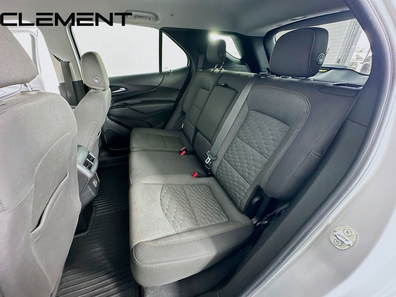Chevrolet Equinox Vehicle Full-screen Gallery Image 30