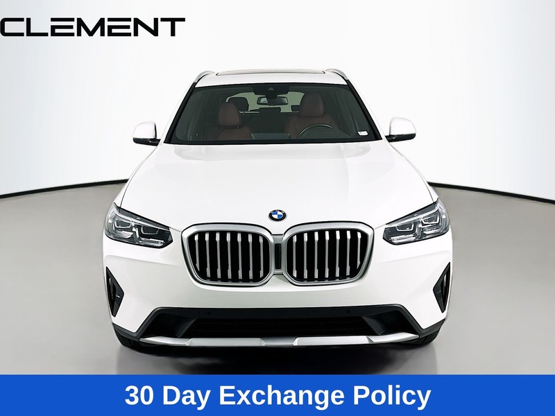BMW X3 Vehicle Full-screen Gallery Image 3