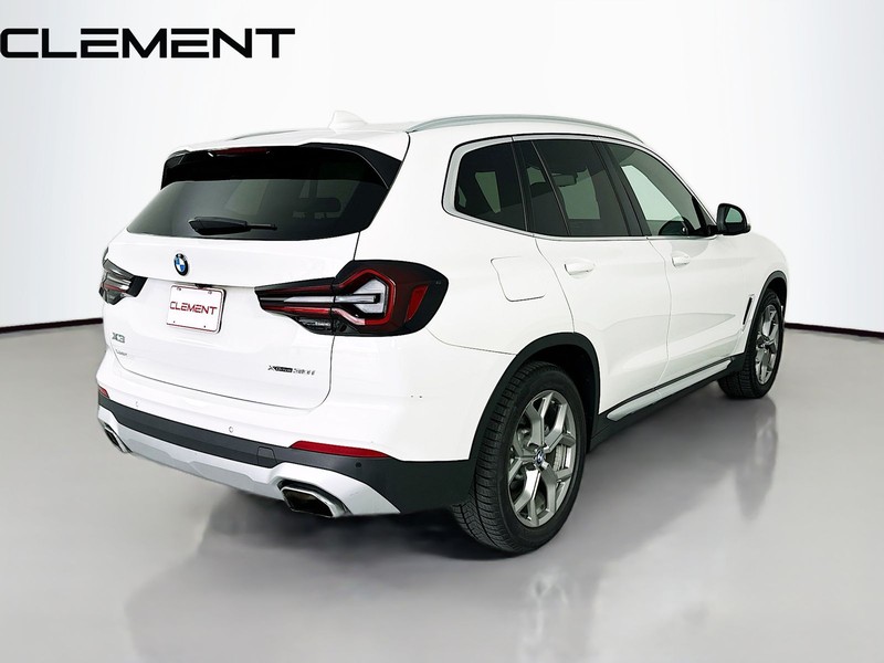 BMW X3 Vehicle Full-screen Gallery Image 7