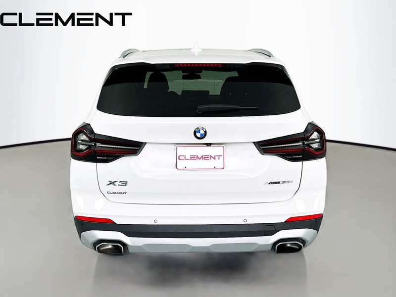 BMW X3 Vehicle Full-screen Gallery Image 8
