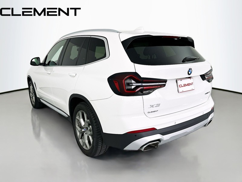 BMW X3 Vehicle Full-screen Gallery Image 10
