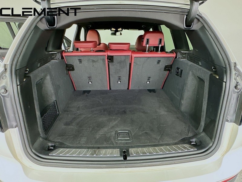 BMW X3 Vehicle Full-screen Gallery Image 11