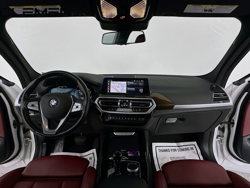 BMW X3 Vehicle Full-screen Gallery Image 12