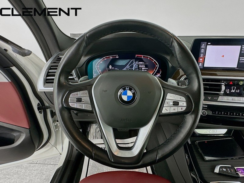 BMW X3 Vehicle Full-screen Gallery Image 14