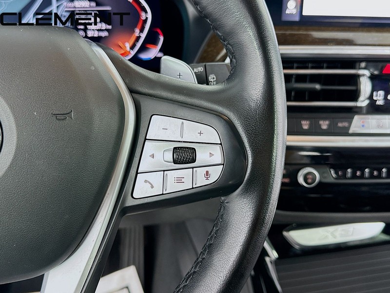 BMW X3 Vehicle Full-screen Gallery Image 17