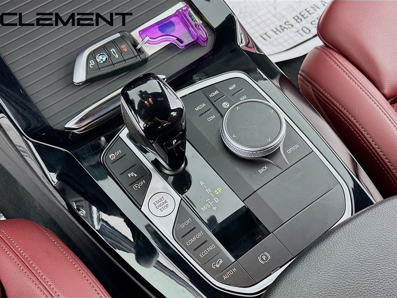 BMW X3 Vehicle Full-screen Gallery Image 23
