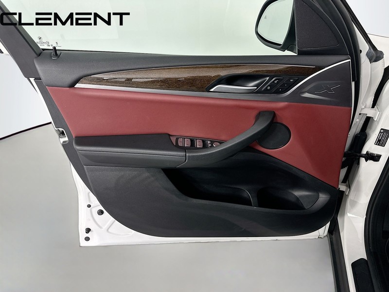 BMW X3 Vehicle Full-screen Gallery Image 27