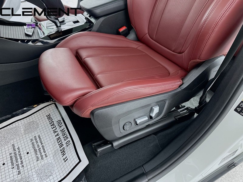 BMW X3 Vehicle Full-screen Gallery Image 28