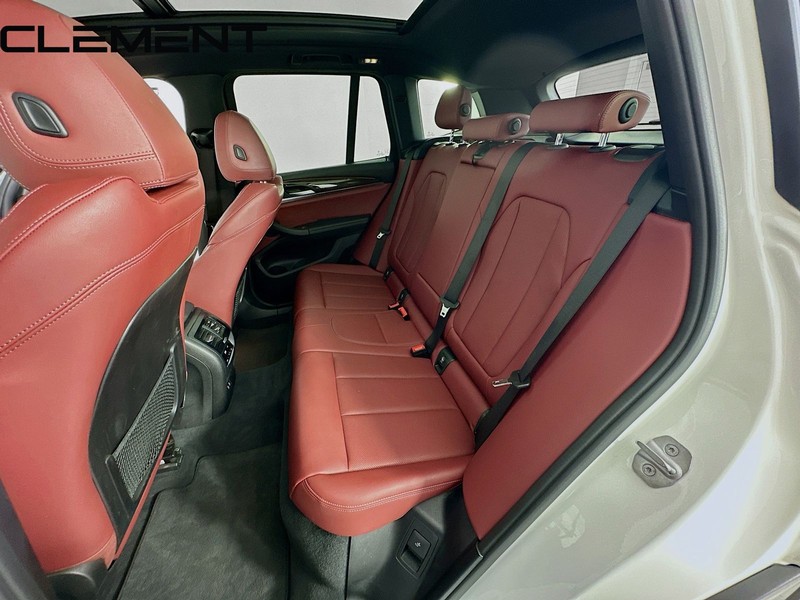 BMW X3 Vehicle Full-screen Gallery Image 32