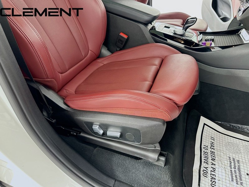 BMW X3 Vehicle Full-screen Gallery Image 33