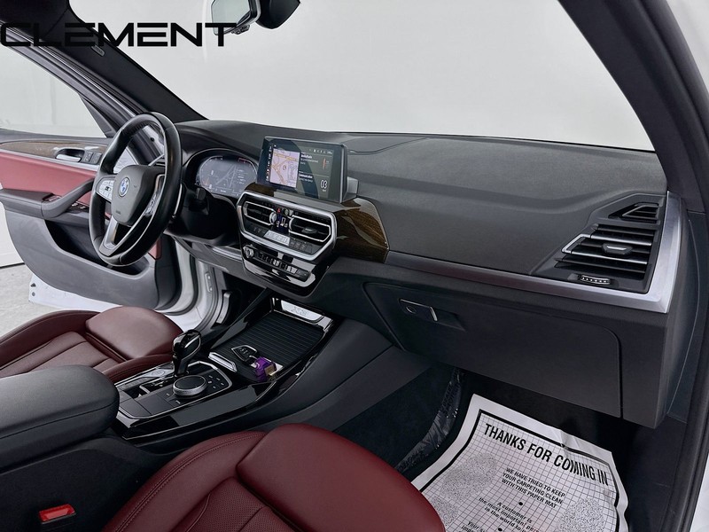 BMW X3 Vehicle Full-screen Gallery Image 34