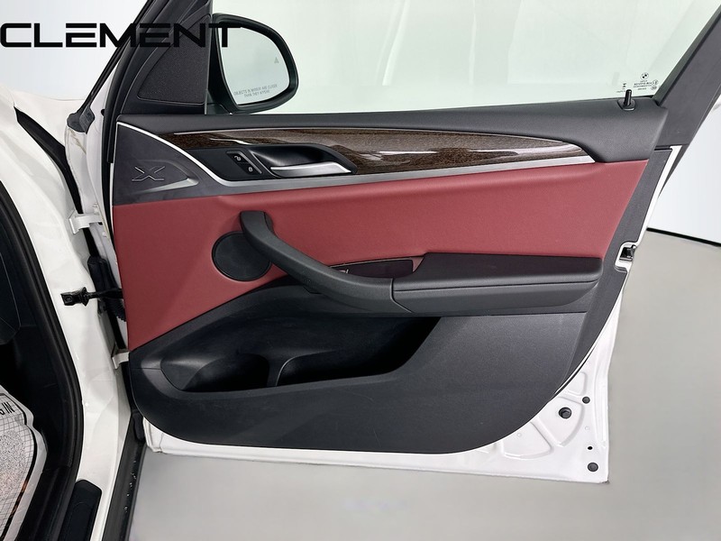 BMW X3 Vehicle Full-screen Gallery Image 35