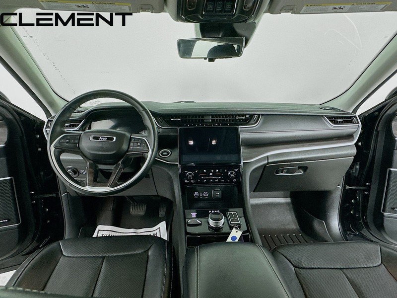 Jeep Grand Cherokee L Vehicle Full-screen Gallery Image 12