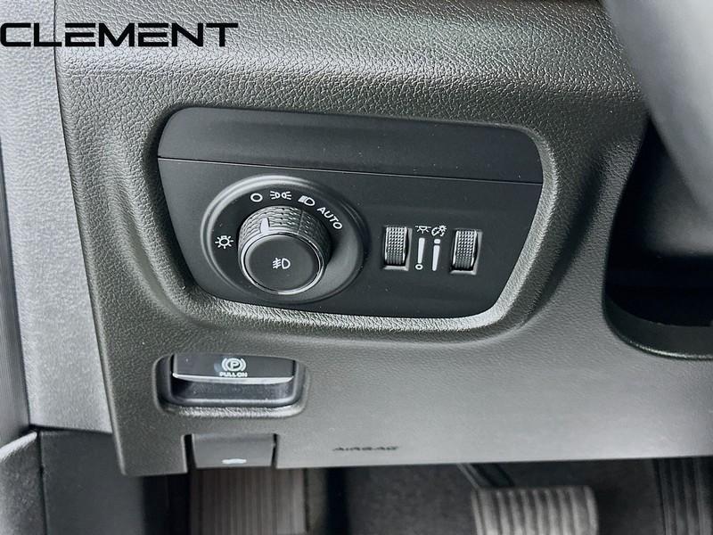 Jeep Grand Cherokee L Vehicle Full-screen Gallery Image 13