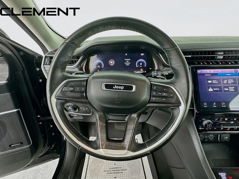 Jeep Grand Cherokee L Vehicle Full-screen Gallery Image 14