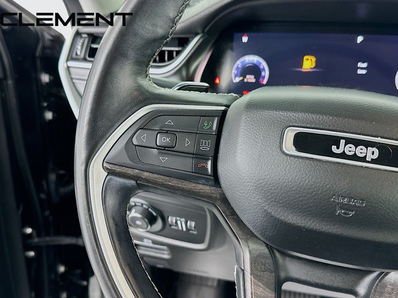 Jeep Grand Cherokee L Vehicle Full-screen Gallery Image 15