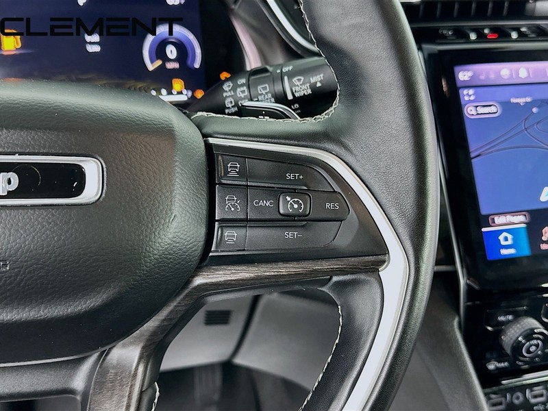 Jeep Grand Cherokee L Vehicle Full-screen Gallery Image 17