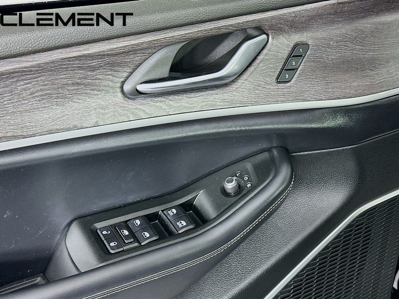 Jeep Grand Cherokee L Vehicle Full-screen Gallery Image 28