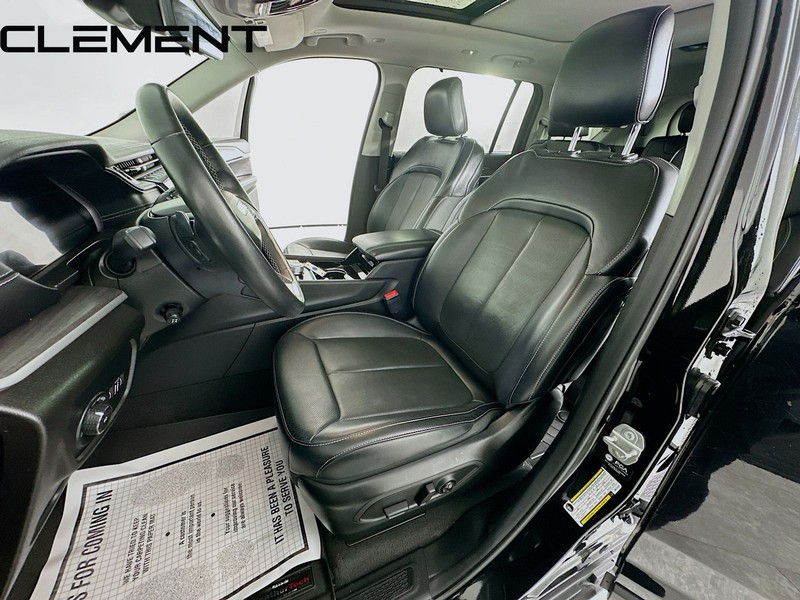 Jeep Grand Cherokee L Vehicle Full-screen Gallery Image 32