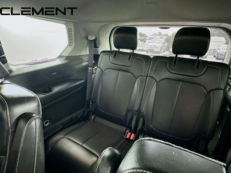 Jeep Grand Cherokee L Vehicle Full-screen Gallery Image 35
