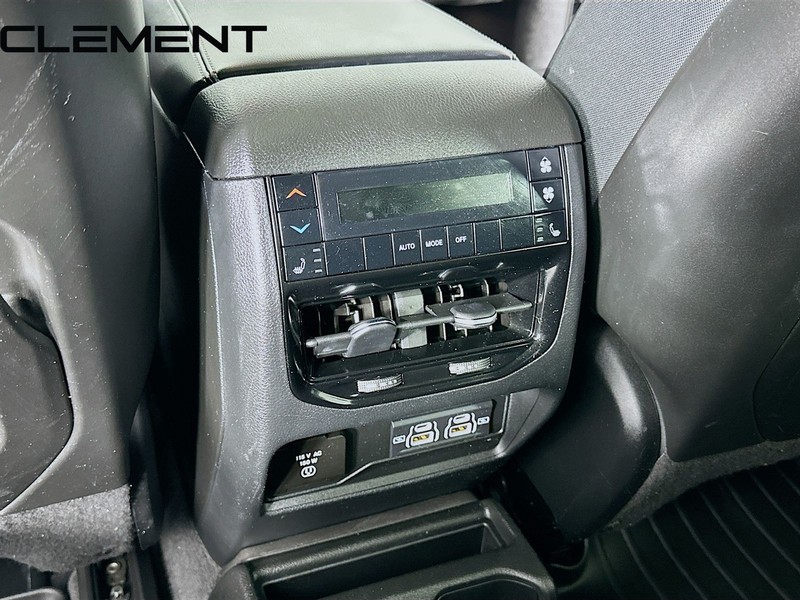 Jeep Grand Cherokee L Vehicle Full-screen Gallery Image 36