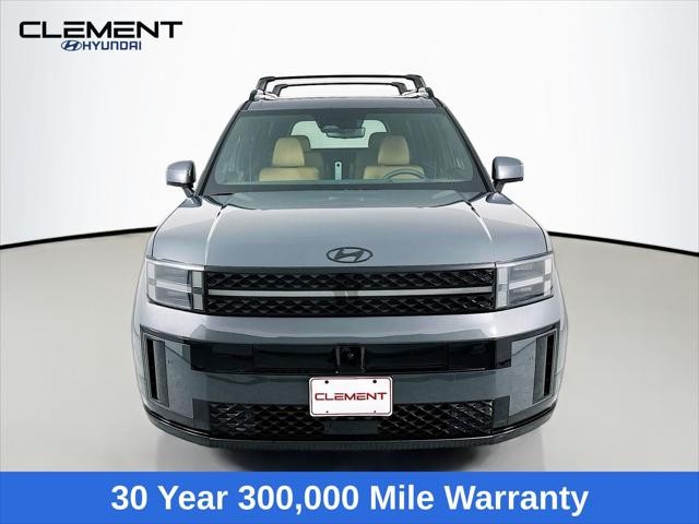 Hyundai Santa Fe Vehicle Full-screen Gallery Image 2