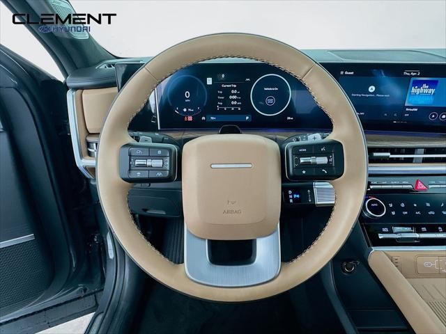 Hyundai Santa Fe Vehicle Full-screen Gallery Image 13