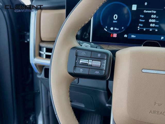 Hyundai Santa Fe Vehicle Full-screen Gallery Image 14