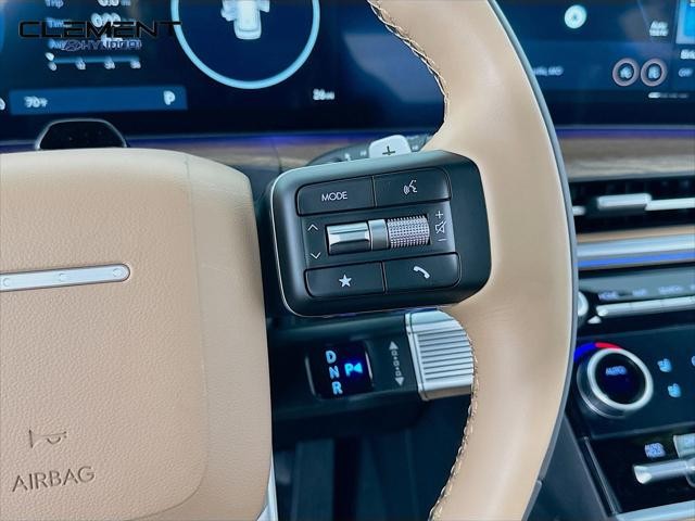 Hyundai Santa Fe Vehicle Full-screen Gallery Image 15