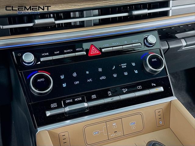 Hyundai Santa Fe Vehicle Full-screen Gallery Image 19