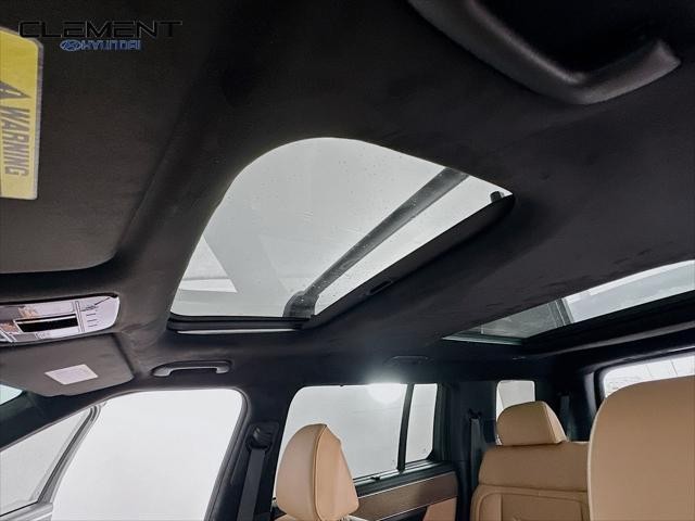 Hyundai Santa Fe Vehicle Full-screen Gallery Image 22