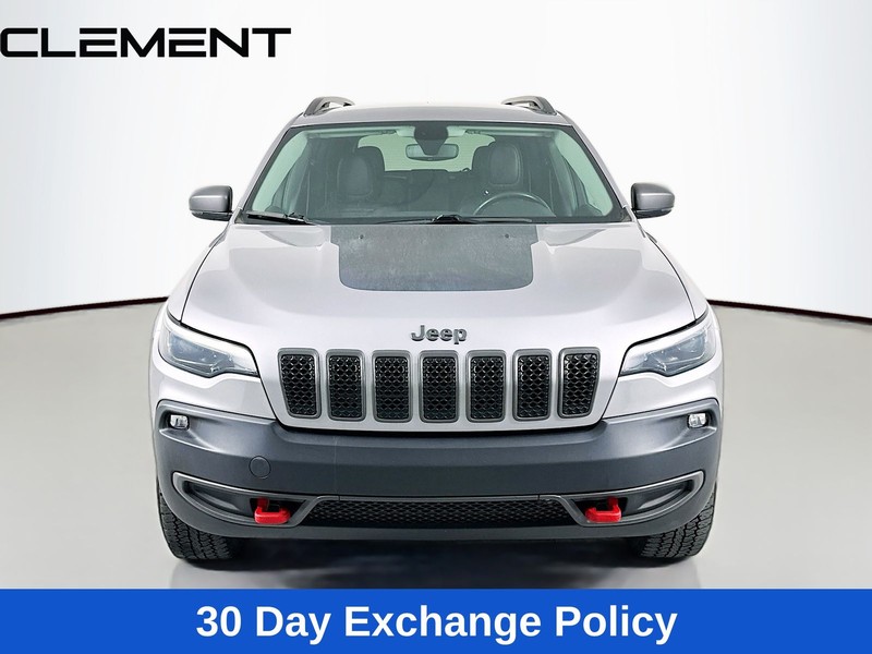 Jeep Cherokee Vehicle Full-screen Gallery Image 3