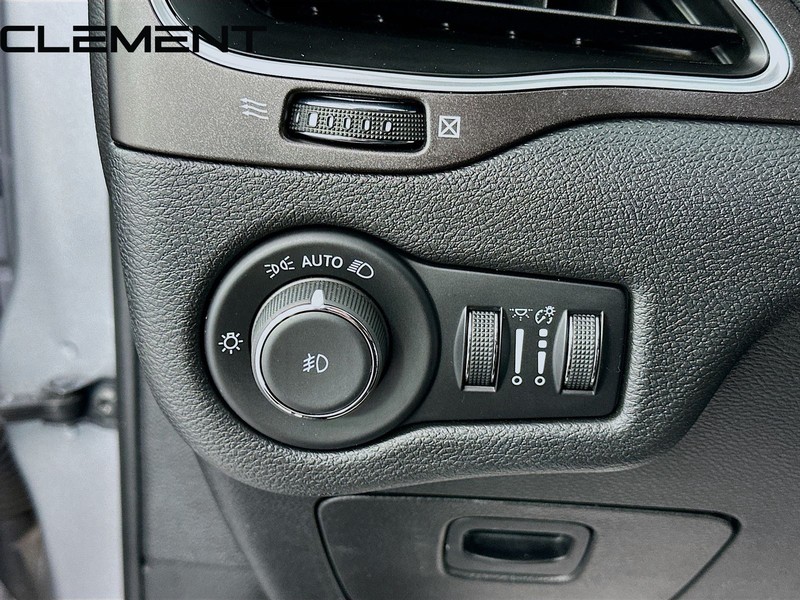 Jeep Cherokee Vehicle Full-screen Gallery Image 13