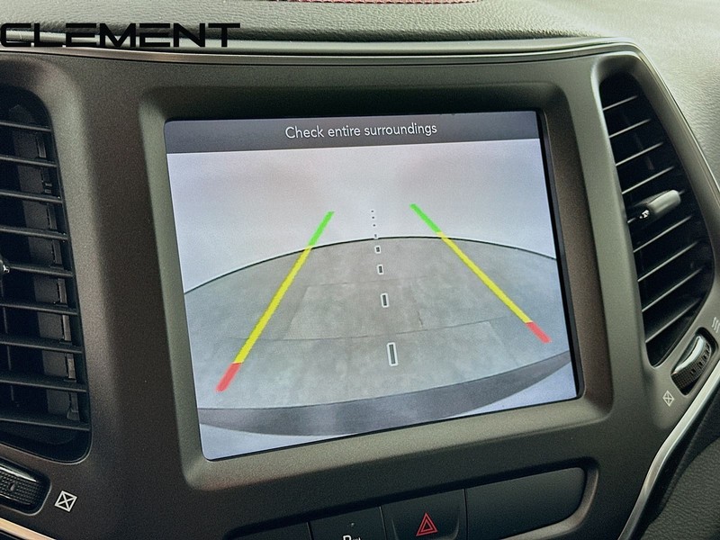 Jeep Cherokee Vehicle Full-screen Gallery Image 20
