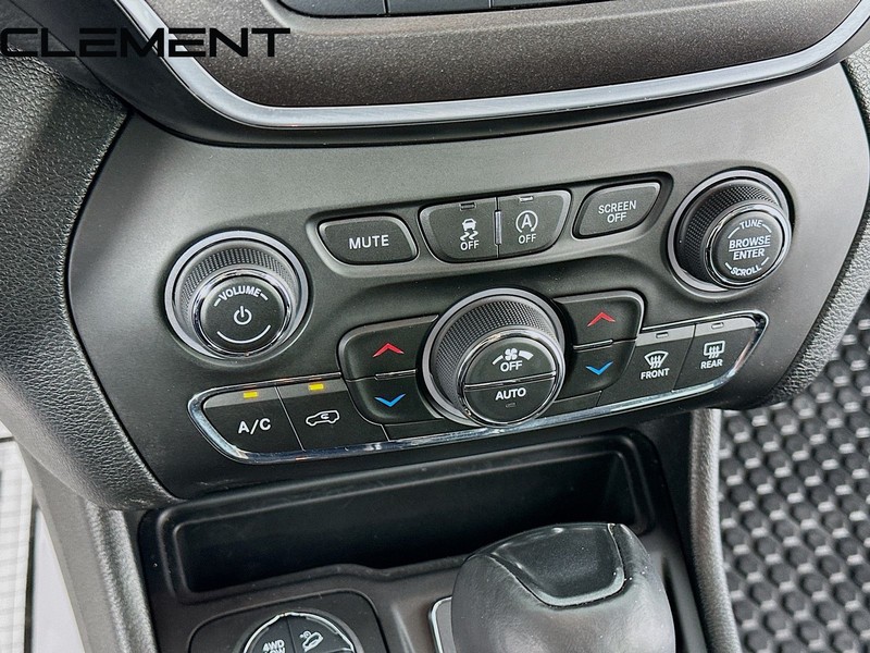 Jeep Cherokee Vehicle Full-screen Gallery Image 22