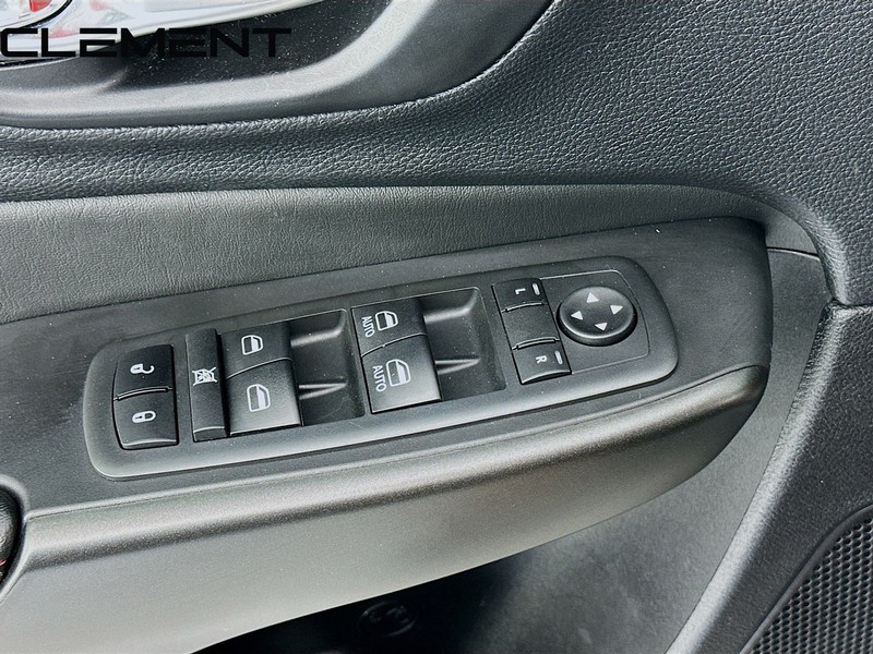Jeep Cherokee Vehicle Full-screen Gallery Image 25