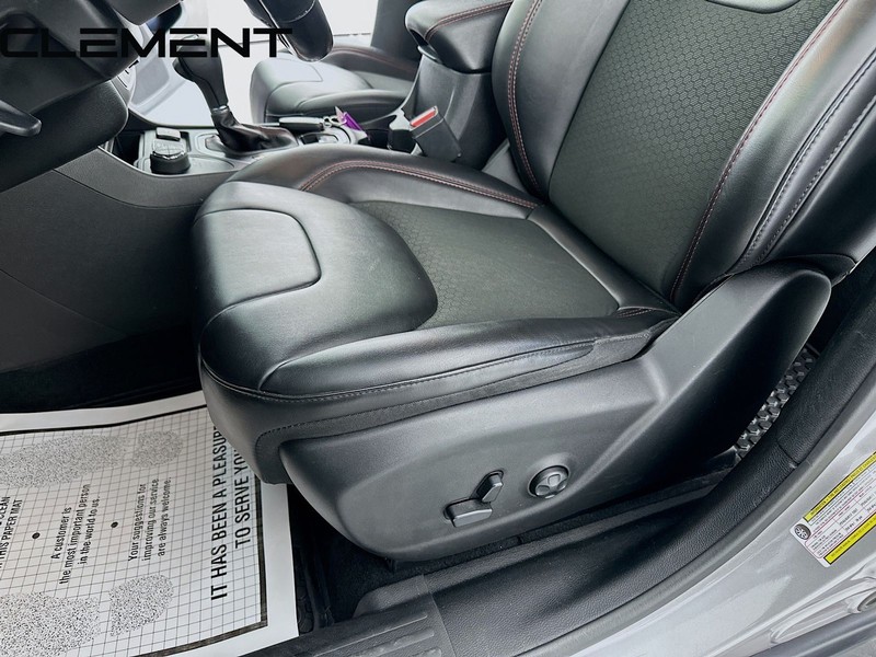Jeep Cherokee Vehicle Full-screen Gallery Image 28
