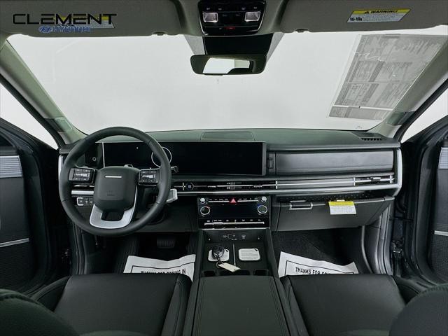 Hyundai Santa Fe Vehicle Full-screen Gallery Image 11