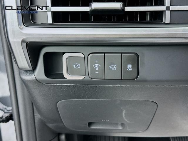Hyundai Santa Fe Vehicle Full-screen Gallery Image 12