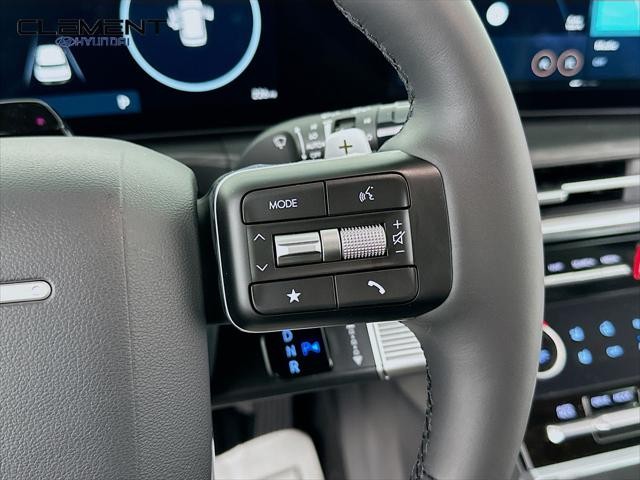 Hyundai Santa Fe Vehicle Full-screen Gallery Image 15