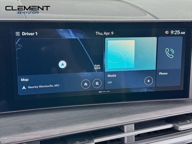 Hyundai Santa Fe Vehicle Full-screen Gallery Image 17