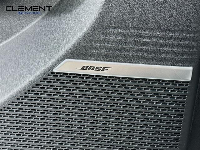 Hyundai Santa Fe Vehicle Full-screen Gallery Image 23
