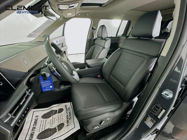 Hyundai Santa Fe Vehicle Full-screen Gallery Image 27