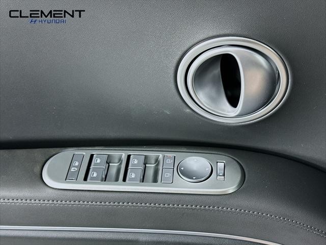 Hyundai Palisade Hybrid Vehicle Full-screen Gallery Image 22