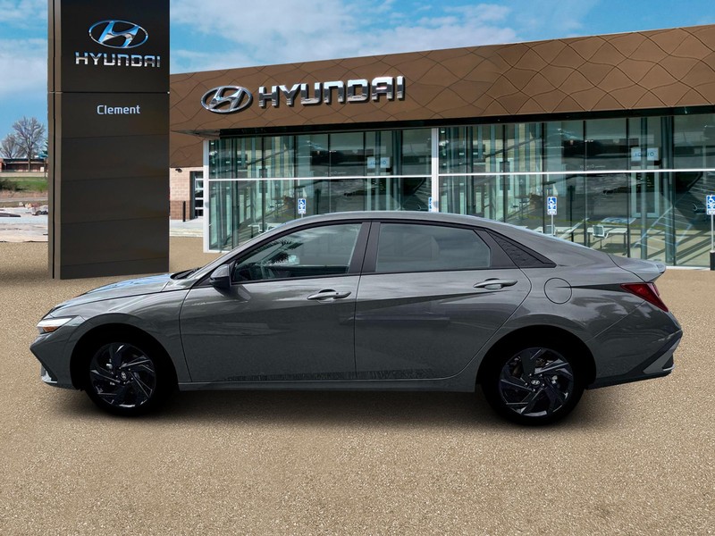 Hyundai Elantra Vehicle Image 03