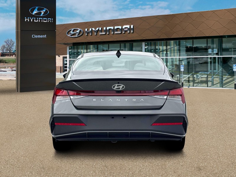 Hyundai Elantra Vehicle Image 06