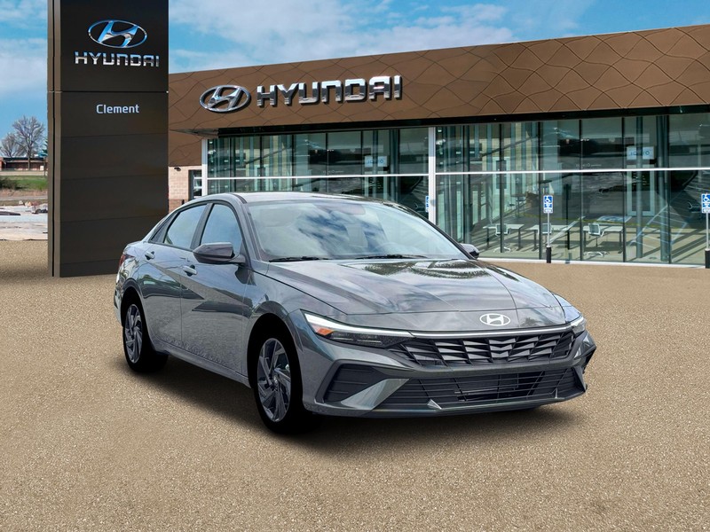 Hyundai Elantra Vehicle Image 11